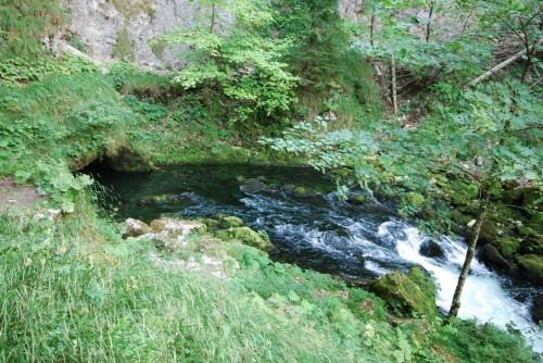 Illustration: L’Orbe coule sous terre depuis le Lac de Joux et refait surface près de Vallorbe. Source: Micha L. Rieser, commons.wikimedia.org